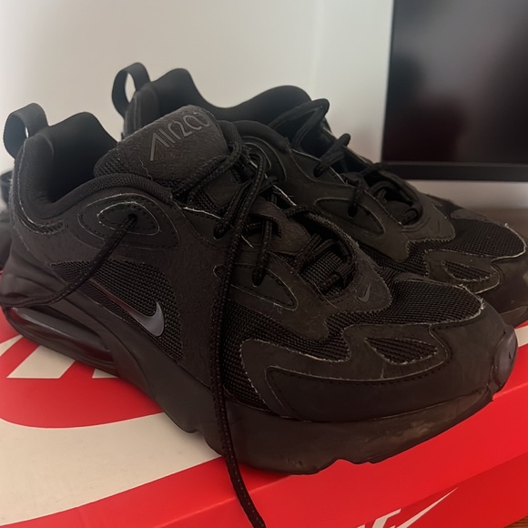 Nike Shoes - Nike air max 200